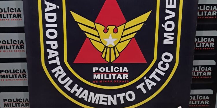 PM apreende arma de fogo na MGC-120; advogada e motorista são presos