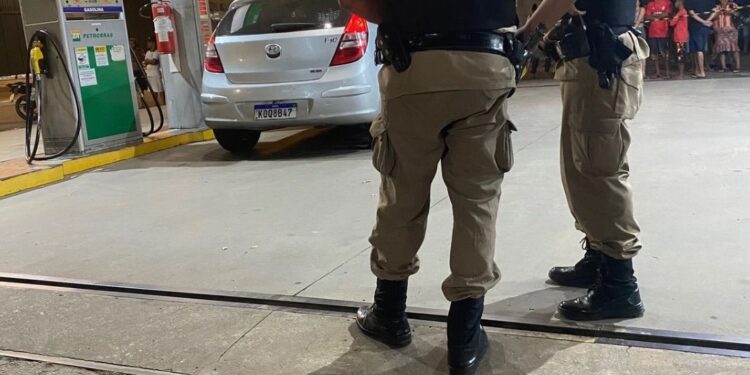 Assassinato a tiros em posto de combustível em Valadares.