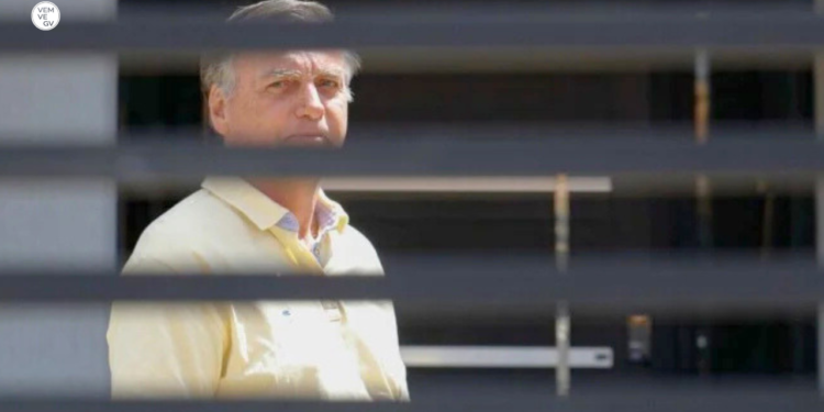 Moraes vota pela condenação de Bolsonaro e núcleo duro por tentativa de golpe