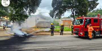 Moradores protestam contra falta de água e incendiam pneus em Pontal