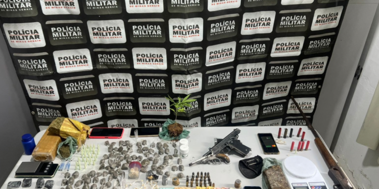 PM desarticula quadrilha em Tumiritinga: 6 detidos, armas, drogas e R$ 7 mil apreendidos