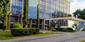 Prefeito de Valadares André Merlo veta aumento salarial do Executivo previsto para 2025
