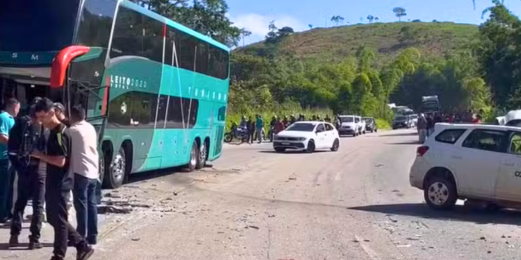 Motorista da Cemig morre em colisão frontal com ônibus na BR-116