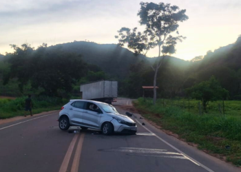 Colisão grave na MGC-259 deixa motorista gravemente ferido, em Valadares