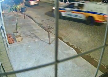 Polícia persegue e apreende menor em carro clonado usado em crimes em Valadares