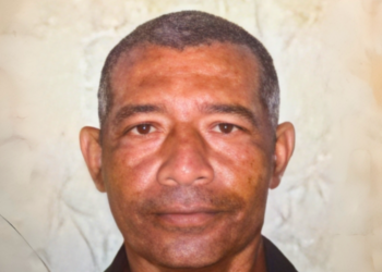 Motociclista morre após colisão com poste em Valadares; filha fica ferida