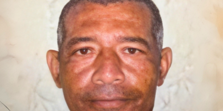 Motociclista morre após colisão com poste em Valadares; filha fica ferida