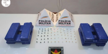 Jovem é preso com 12 barras de maconha em Valadares