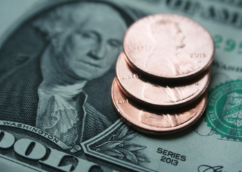 Dólar bate recorde histórico e fecha em R$ 6,09