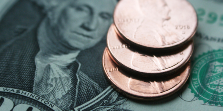 Dólar bate recorde histórico e fecha em R$ 6,09