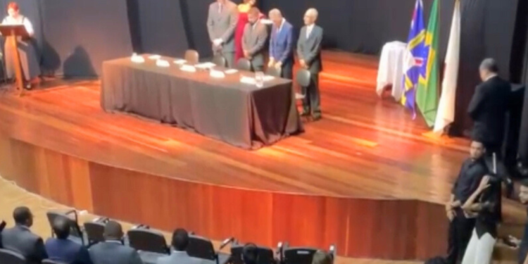 Prefeito, vice-prefeito e vereadores eleitos são diplomados em Valadares