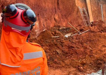 Deslizamento em obra deixa dois trabalhadores feridos no bairro Planalto em Valadares