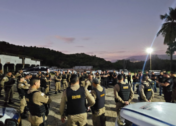 Operação policial prende cinco e apreende armas e drogas em Conselheiro Pena