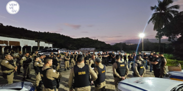 Operação policial prende cinco e apreende armas e drogas em Conselheiro Pena