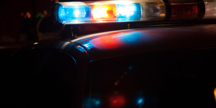 Homem é baleado na cabeça e carro é crivado de tiros em Valadares