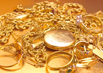 Ladrões furtam joias de ouro de joalheria após invadir floricultura em Valadares