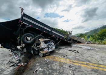 Motorista envolvido em acidente que matou 41 pessoas se entrega à polícia em Teófilo Otoni