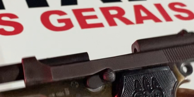 PM apreende arma e recupera moto roubada em Valadares