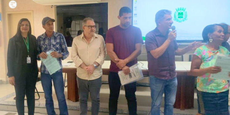 Produtores rurais de Valadares recebem títulos de propriedade do Governo de Minas