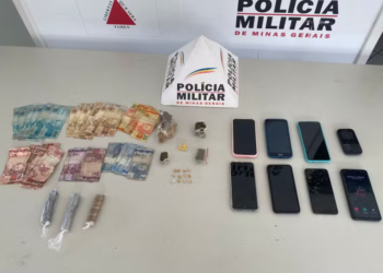 Três irmãos e mais duas pessoas são levados para delegacia após apreensão de drogas em Valadares