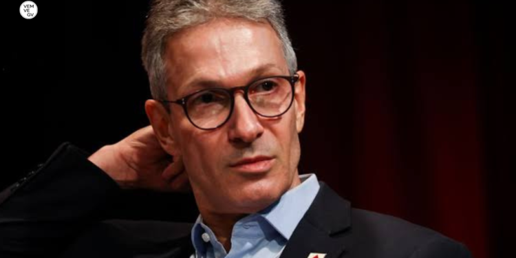 Zema sanciona reajuste de 5,26% para servidores da Educação em Minas