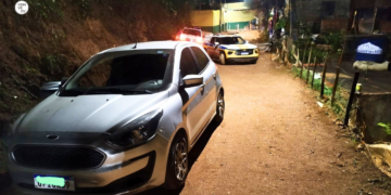 Polícia recupera carro furtado em Valadares na BR-259; mulher é presa