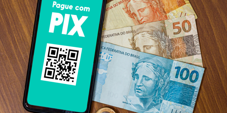 Receita Federal vai monitorar transações de cartão de crédito e PIX acima de R$ 5 mil