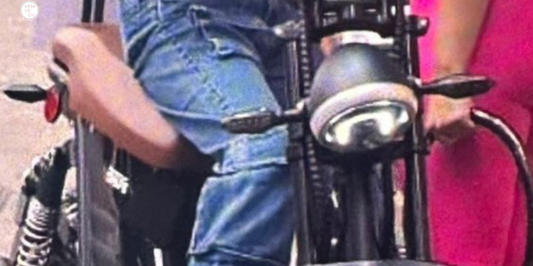 Mulher é atropelada por bicicleta elétrica na calçada em Valadares