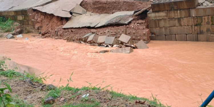 Chuva causa estragos em Xonin de Baixo, distrito de Valadares