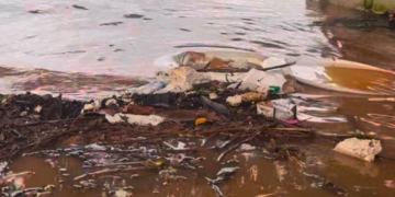 Rio Doce sobe e começa a inundar bairros de Valadares