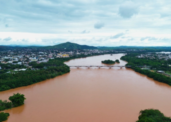 Rio Doce continua subindo em Valadares e pode alcançar 2,20m
