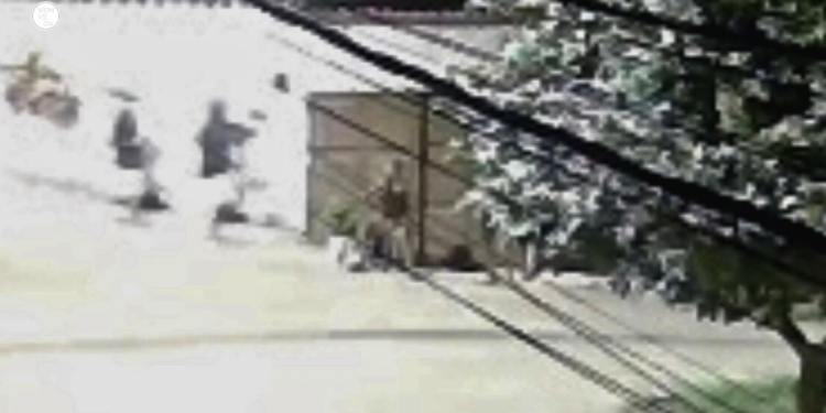Câmera registra execução de homem no bairro Turmalina, em Valadares