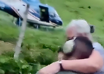 Helicóptero da PM resgata idosa ilhada em Belo Oriente