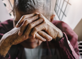 Filho invade casa e agride pais idosos em Valadares