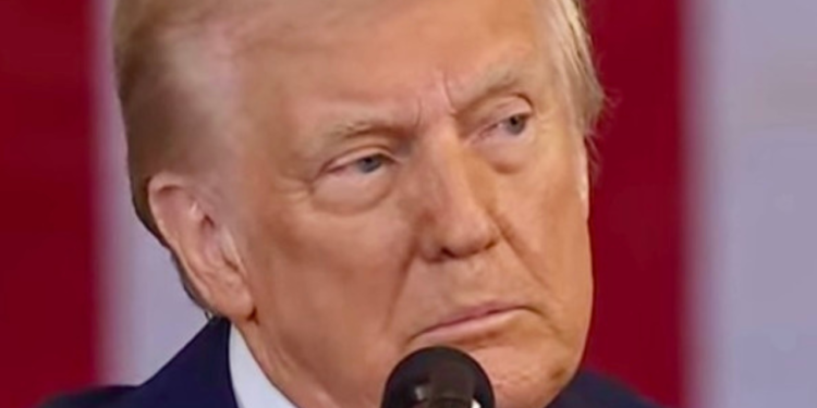 Trump toma posse e anuncia envio de tropas para a fronteira com o México