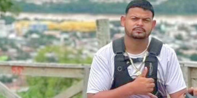 Jovem morre após colisão de moto no Centro de Valadares