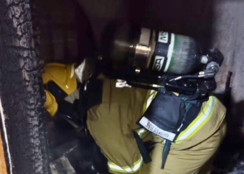 Incêndio destrói cômodo de casa no bairro Altinópolis, em Valadares