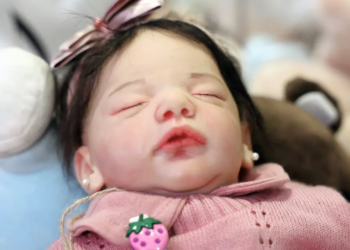 Homem confunde bebê com boneca e agride criança de 4 meses em MG