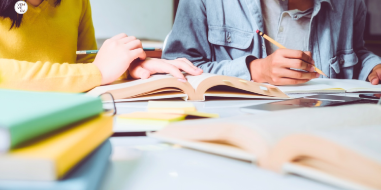 Programa do governo de MG: Alunos de Valadares vão estudar no exterior