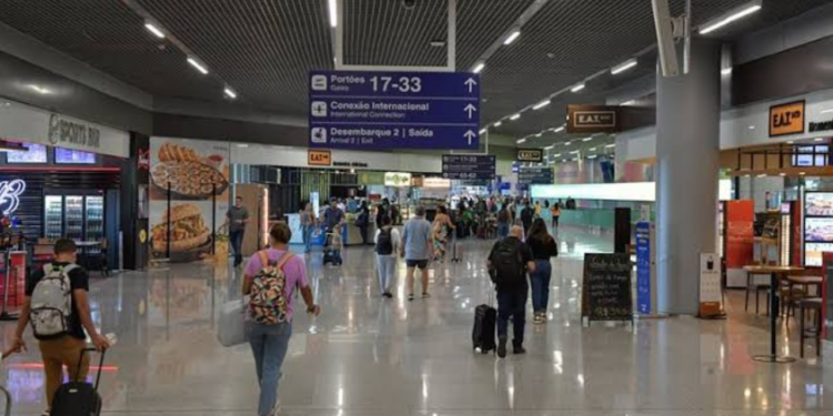 Problema técnico cancela voo com deportados dos EUA para BH