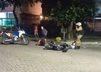 Inabilitado fura blitz, quase atropela idosa e termina preso em GV