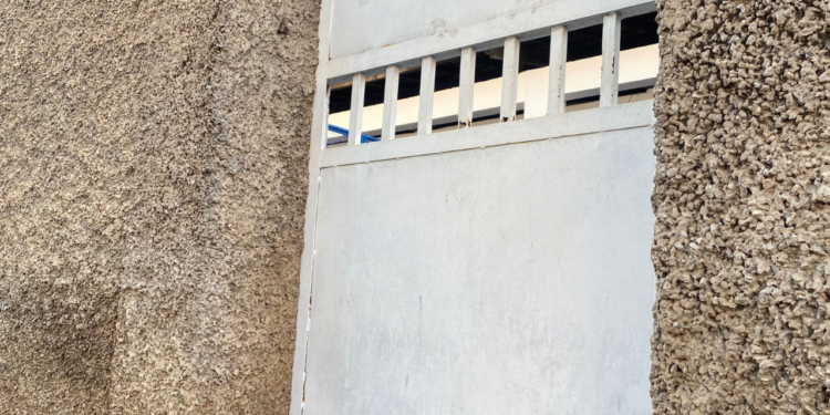 Moradores madrugam por atendimento em UBS do Carapina, em GV