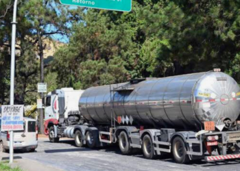 Greve de caminhoneiros ameaça abastecimento de combustíveis em Minas