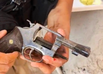 Suspeito de ameaçar família é detido com revólver em Valadares