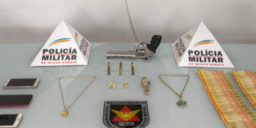 Homem é preso com arma, celulares, joias e dinheiro após tentar escapar da PM