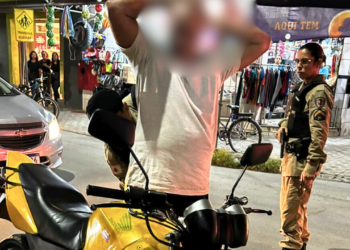 Homem furta capacete e é preso após ser reconhecido pela vítima em Valadares