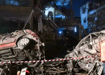 Foguete iraniano atinge Tel Aviv, e Irã anuncia nova onda de ataques contra Israel