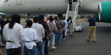 Novo voo com deportados dos EUA pousará no Brasil na sexta-feira ( 07/02 )