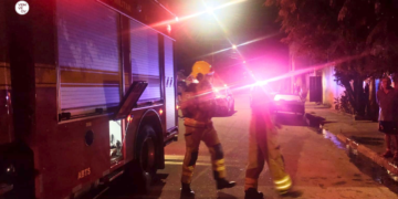 Bombeiros controlam incêndio no bairro Vitória, em Valadares