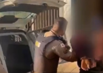 Homem é preso após manter companheira em cárcere privado em Itanhomi